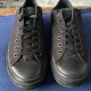 Black converse low top